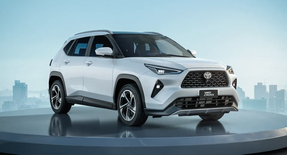 2026-yaris-cross_Mesa de trabajo 1.webp