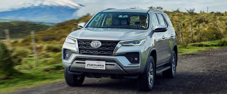 toyota-fortuner-4x4-disponible-en-manual-y-autom-tica